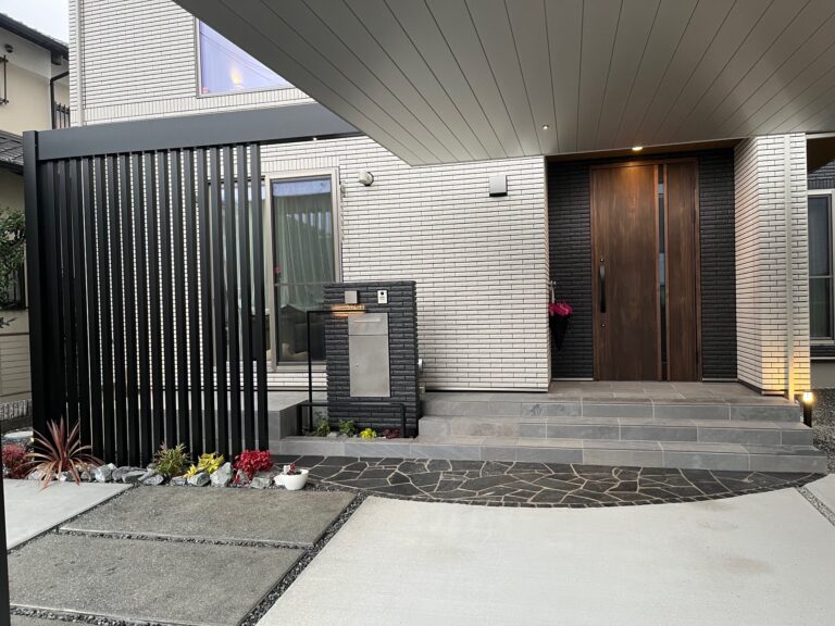 高級感のあるエクステリア工事：アルミ屋根カーポート